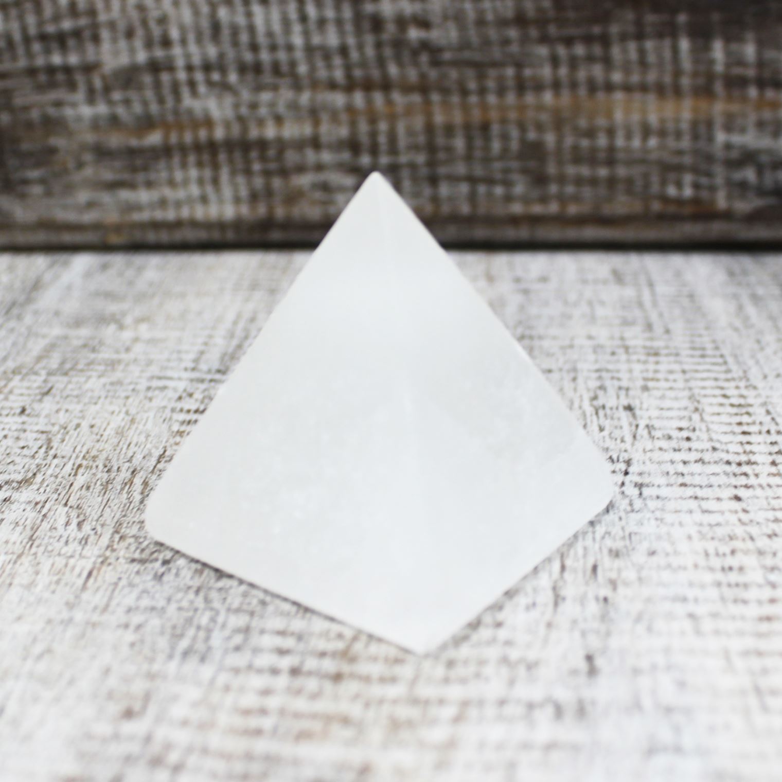 Szelenit piramis - kicsi, 5 cm